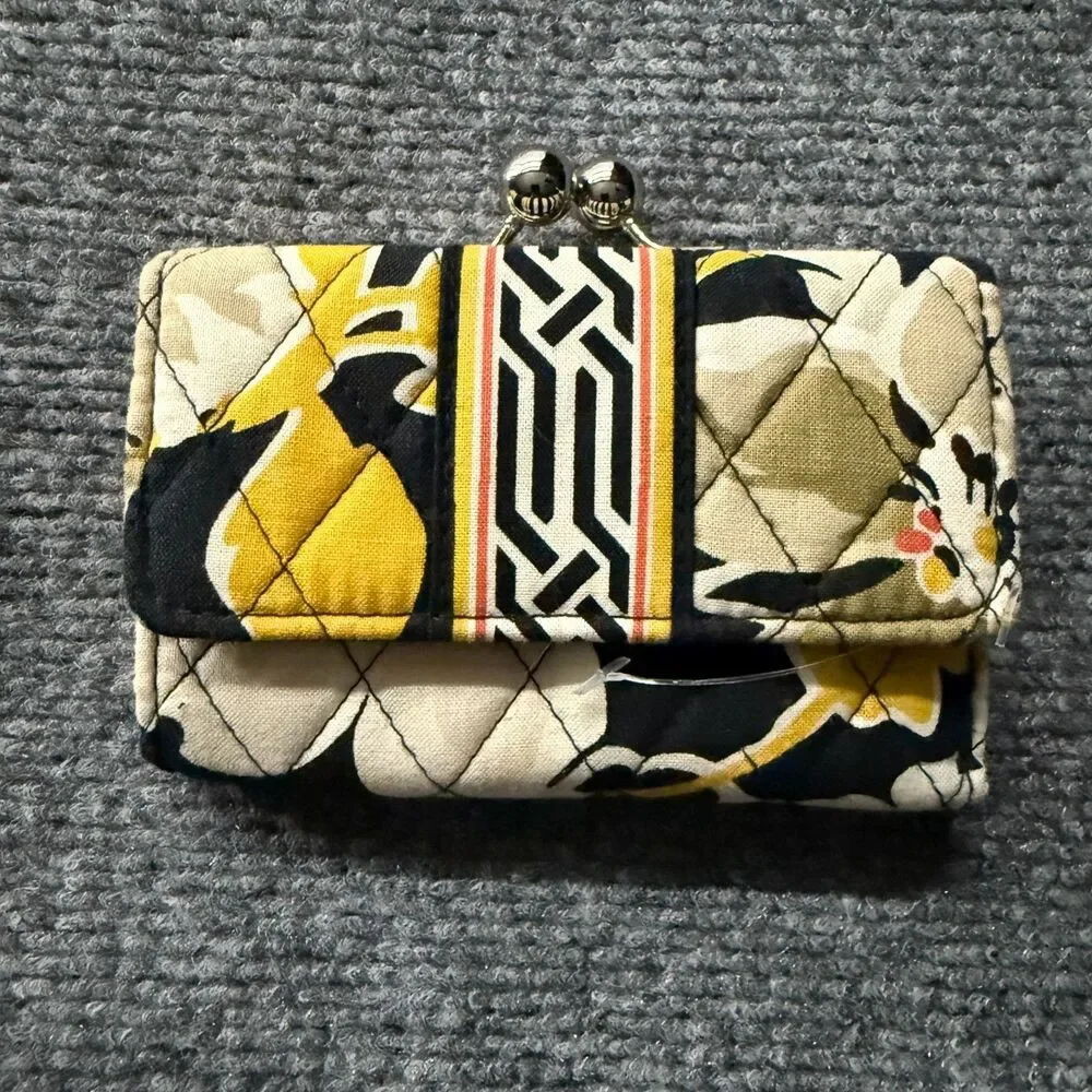 Vera Bradley Snappy Wallet Black‎ Floral Quilted Kiss Clasp Card Holder Hippie